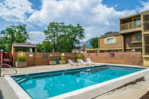 Floor plan for 2 beds, 1.5 baths, 1100 sqft