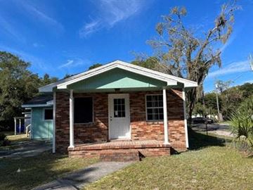 St Augustine house for rent - A small house with a white door and a green roof.