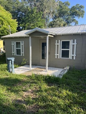 St Augustine apartment for rent - A small house with a porch and a covered entrance.