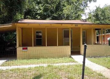 St Augustine house for rent - A small yellow building with a red sign on the front.