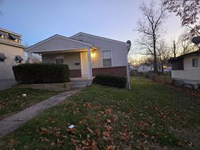 St. Louis house for rent - A house with a front yard and a pathway leading to the front door.