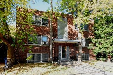 Ottawa apartment for rent - A red brick building with a tree in front of it.