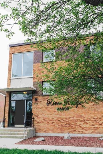 Winnipeg apartment for rent - A brick building with a sign that says River Ridge.