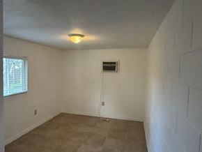 Orlando house for rent - A room with a window and a tiled floor.