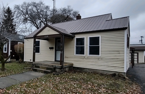 Lima house for rent - A small house with a metal roof and a porch.