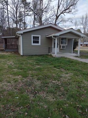 Armuchee house for rent - A small house with a porch and a covered patio.
