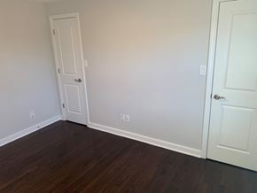 Berlin house for rent - A room with a white door and a white wall.