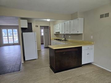 Saint Louis house for rent - A kitchen with white appliances and cabinets.