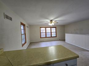 Saint Louis house for rent - A room with a ceiling fan and two windows.
