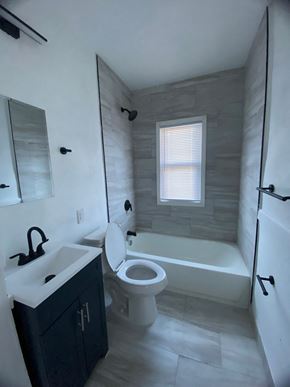 Louisville apartment for rent - A bathroom with a toilet, sink, and tub.