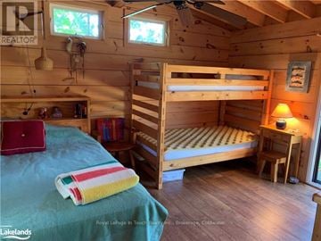 The Archipelago (Archipelago South) house for rent - A bedroom with a bunk bed and a desk with a lamp.