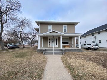 Kearney apartment for rent - A house with a front porch and a driveway.