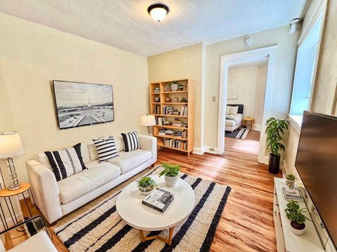 Floor plan for 1 bed, 1 bath, 650 sqft