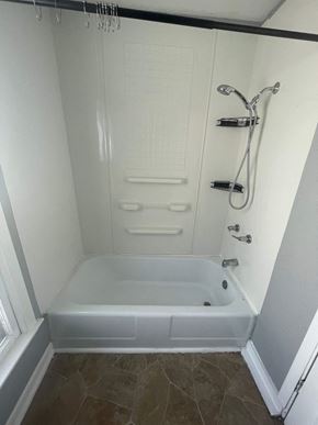 Lima apartment for rent - A white bathroom with a tub and shower.