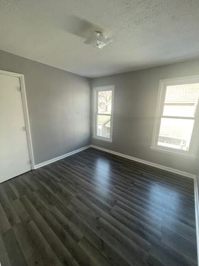 Lima apartment for rent - A room with a wooden floor and a window.