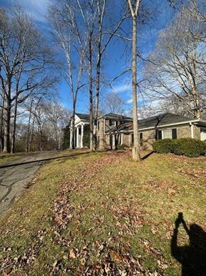 Knoxville, Tn house for rent - A house with a driveway and trees in front.