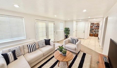 Floor plan for 2 beds, 1 bath, 773 sqft