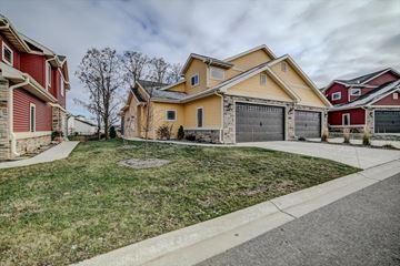 Deforest house for rent - Master on the Main! Large 1/2 Duplex Home.