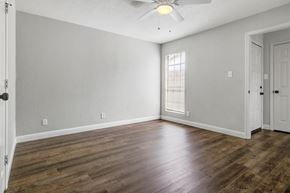 Beaumont apartment for rent - A room with wooden floors and a ceiling fan.