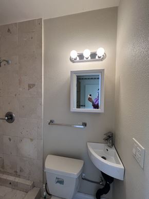 Concord apartment for rent - Bathrom