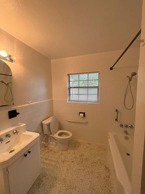 Lakeland apartment for rent - A small bathroom with a toilet, sink, and bathtub.
