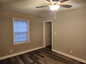 Rockford house for rent - A room with a ceiling fan and a window with blinds.