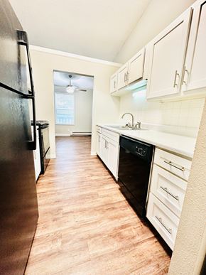 Lakewood apartment for rent - Source URL: https://medialibrarycf.entrata.com/100130/MLv3/3/27/2025/04/10/022416/67f828ee920998.84158129579.jpg