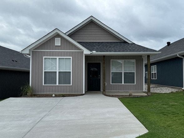 Little Rock house for rent - A house with a grey facade and a grey roof.