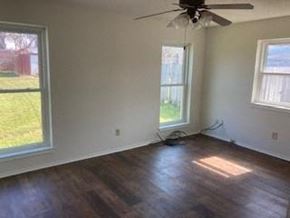 Round Rock house for rent - A room with a ceiling fan and a window.