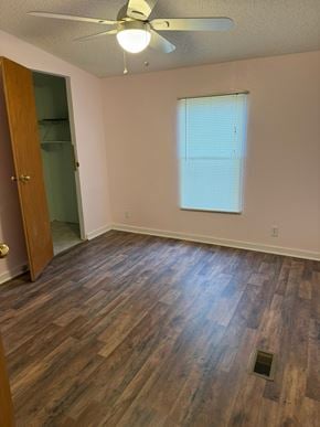 Fort Mccoy house for rent - A room with a ceiling fan and a window with blinds.