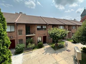 Reading apartment for rent - A brick apartment building with a courtyard in front.
