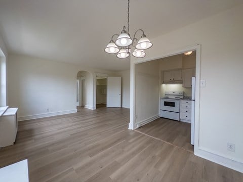 Floor plan for 2 beds, 1 bath, 800 sqft