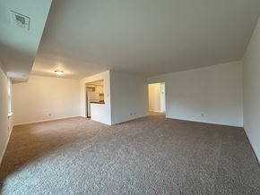 Reading apartment for rent - A spacious room with carpeted floor and white walls.