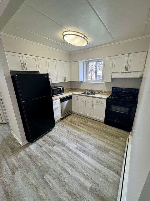 Floor plan for 2 beds, 1 bath, 780 sqft