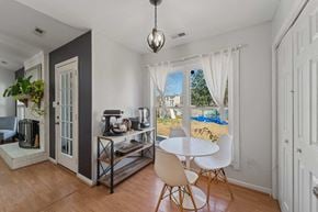 Jacksonville house for rent - A dining room with a table and chairs.