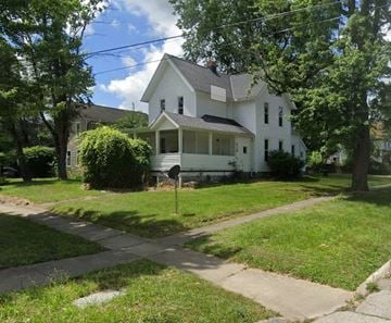 Medina apartment for rent - A white house with a grey roof and a fence in front of it.