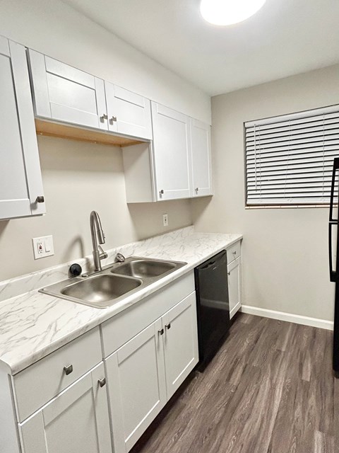 Floor plan for 2 beds, 1 bath, 950 sqft
