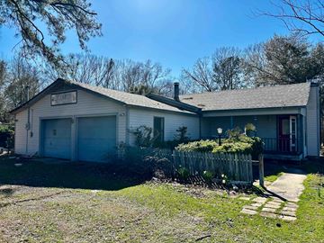 Deridder house for rent - A small house with a grey roof and a white fence.