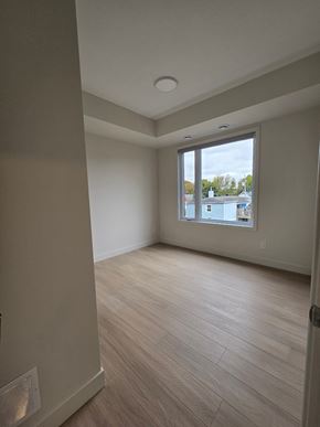 Ottawa apartment for rent - A room with a window and a wooden floor.