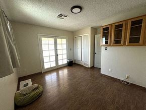 Chandler house for rent - A room with a green chair and a white wall.