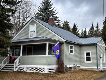 Whitefish house for rent - A house with a flag on the porch.