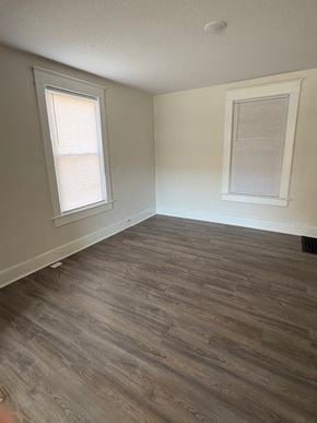 Lima house for rent - A room with wooden flooring and two windows.