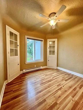 Longview house for rent - A room with a ceiling fan and wooden flooring.