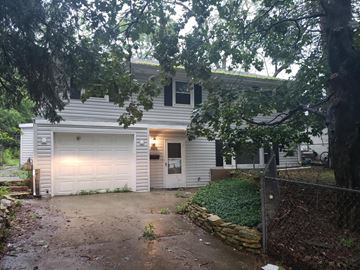 Columbia Heights house for rent - A house with a white garage door and a brown driveway.