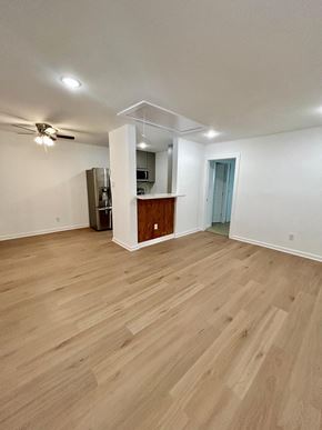 Houston apartment for rent - A room with wooden flooring and a ceiling fan.