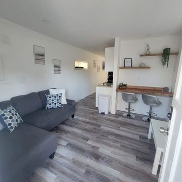 Lakeland apartment for rent - A living room with a grey couch and a bar area.