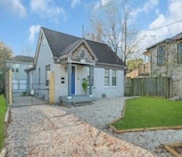 Houston apartment for rent - A small house with a gravel driveway in front.
