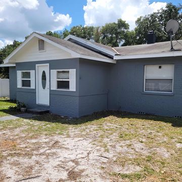 Lakeland apartment for rent - A small house with a grey exterior and a white door.