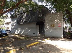 Dallas apartment for rent - A white building with a black gate and a sign that reads "Banco".