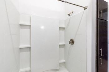 Tub / shower